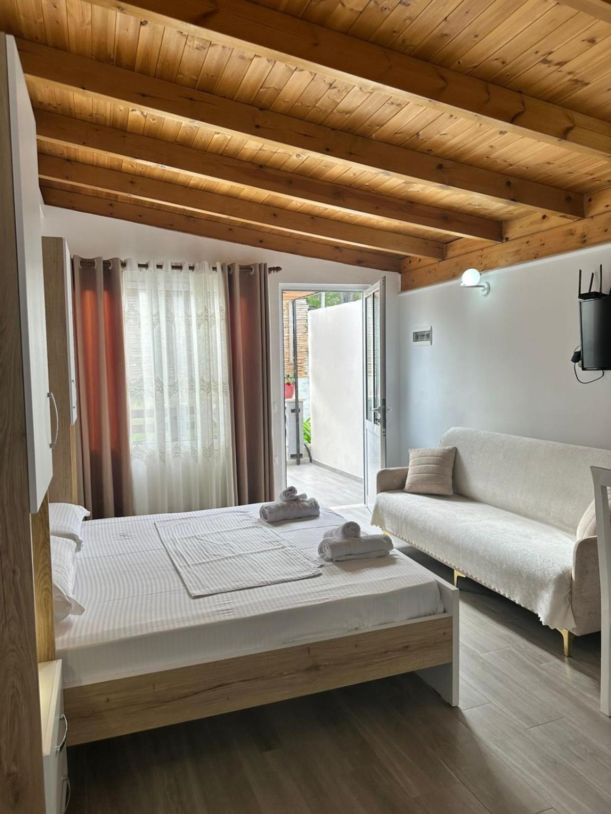 Vila Soleil Vlorë Exteriör bild